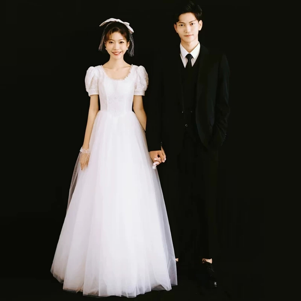 Wedding dress(including a brand storage new bag)